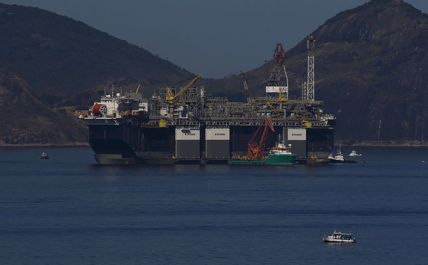 Transpetro contrata nove navios para descarregar óleo de plataformas