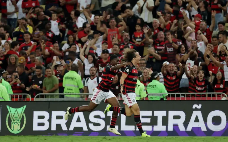 Flamengo poupa time contra Grêmio e titulares ficam no Rio treinando com filho/auxiliar de Tite