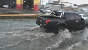 Fortes chuvas causam transtornos em diferentes bairros da capital 