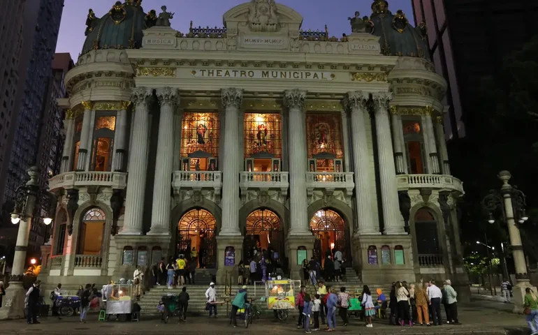 Teatros municipais do Rio receberam este ano público 65% maior que em 2024; saiba mais