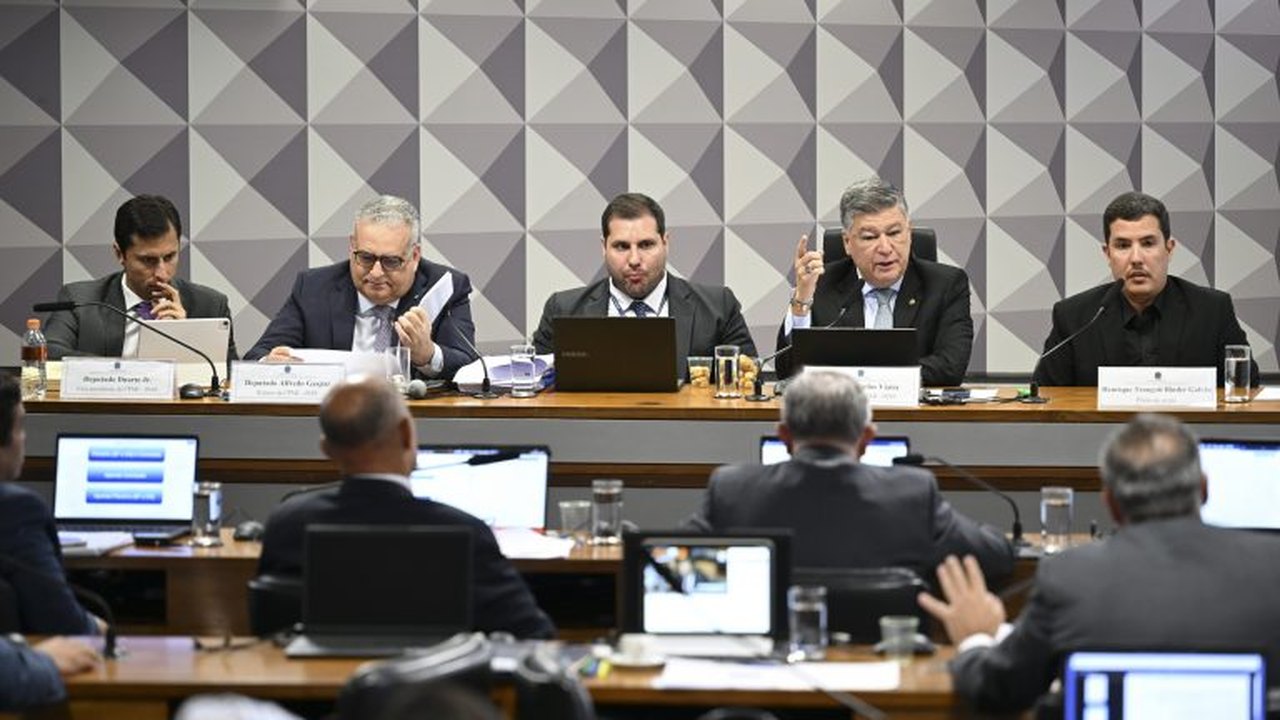 Comissão do Senado deve dar andamento a projeto que obriga uso de capacete blindado após morte de policiais no Rio
