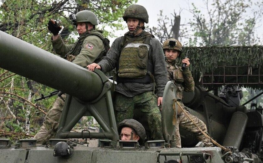 As forças russas libertaram o povoado de Romanovka na República Popular de Donetsk (RPD). O agrupamento russo Yug (Sul) eliminou até 260 efetivos, cinco estações de guerra eletrônica e quatro depósitos de material bélico das forças ucranianas.