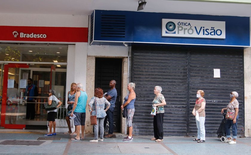 Taxa média do empréstimo pessoal tem alta de 0,74%, aponta Procon-SP
