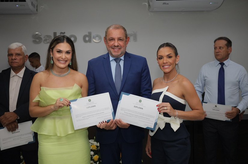 Prefeita Vanessa e a vice Ravena de Neno são diplomadas em São José da Laje