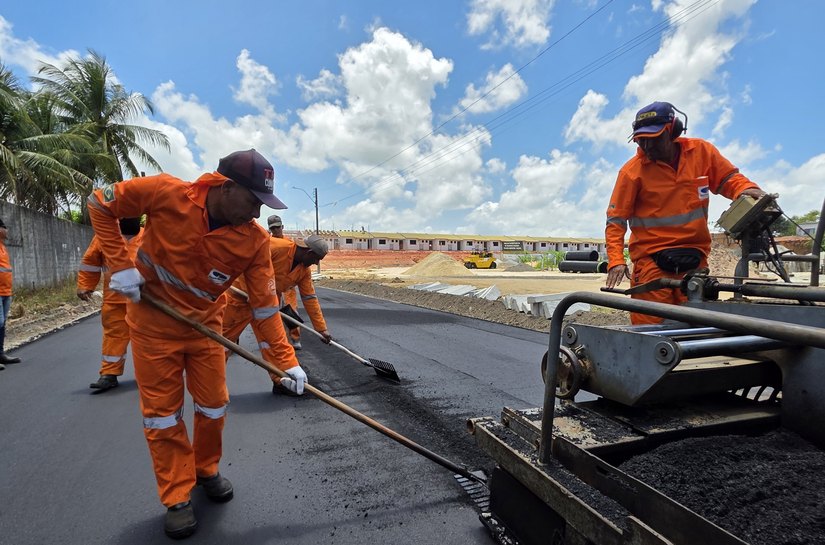Prefeitura conclui último trecho de pavimentação da Av. Senador Arnon de Melo