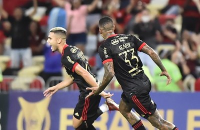 Flamengo vence o Juventude e segue na cola do Atlético