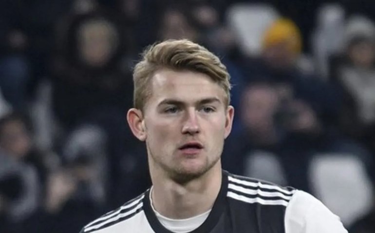 Bayern anuncia contratação do zagueiro prodígio De Ligt após três anos de espera