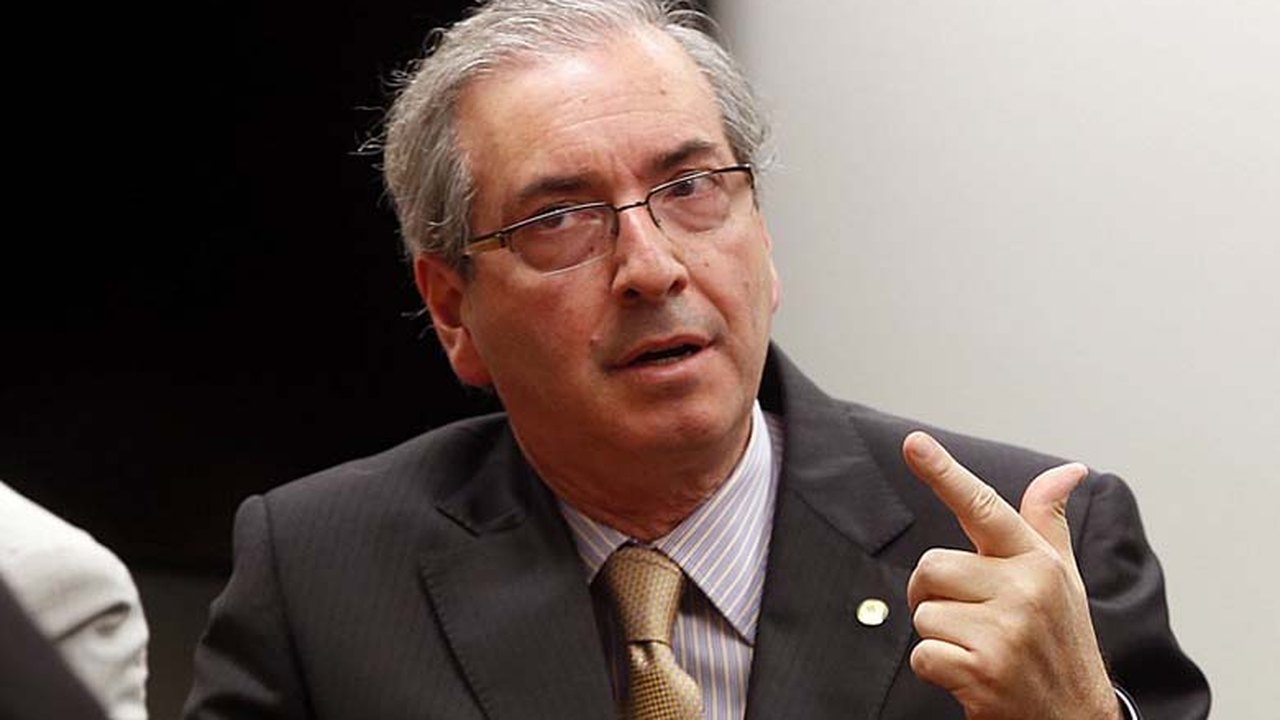 Após denúncia, Eduardo Cunha descarta renúncia