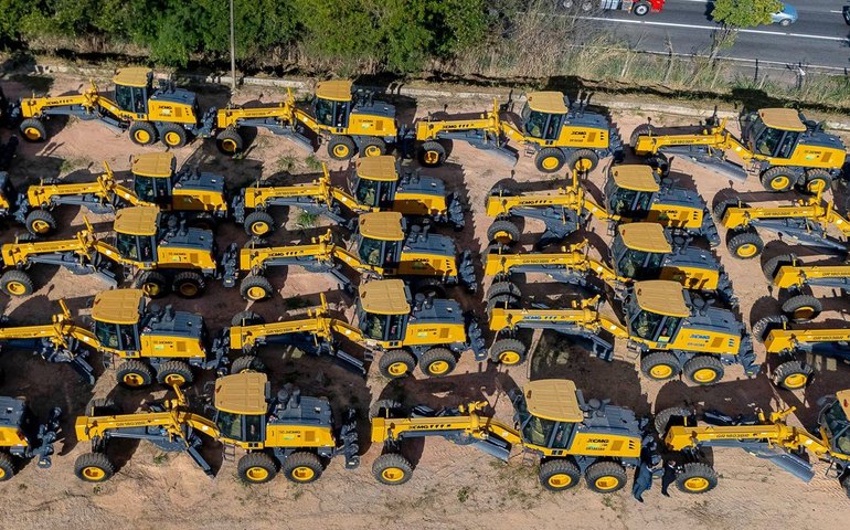 Lula entrega 318 máquinas agrícolas para 301 municípios mineiros