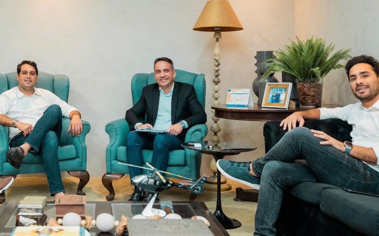 Prefeito de Santana do Mundaú e prefeito eleito se reúnem com governador Paulo Dantas