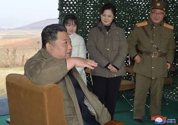 Filha de Kim Jong-un, nunca antes nomeada, é chamada de 'grande guia' pela mídia norte-coreana