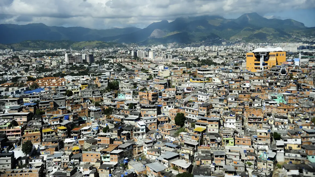 Um dia após a megaoperação, Rio tenta retomar rotina sob clima de incerteza e apreensão