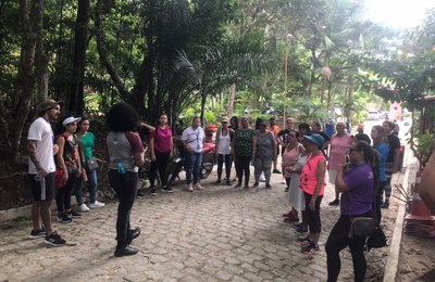 Núcleo Ampliado de Saúde da Família promove trilha para grupo de idosos no Parque Municipal