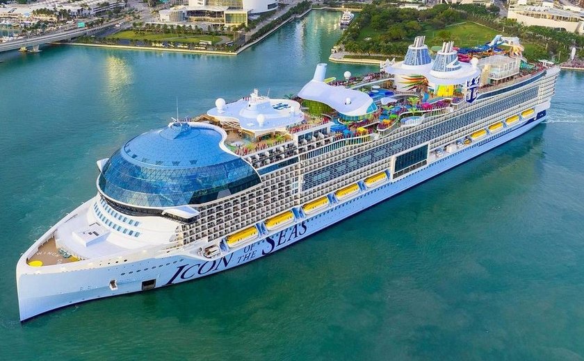 Maior navio de cruzeiro do mundo inicia primeira viagem