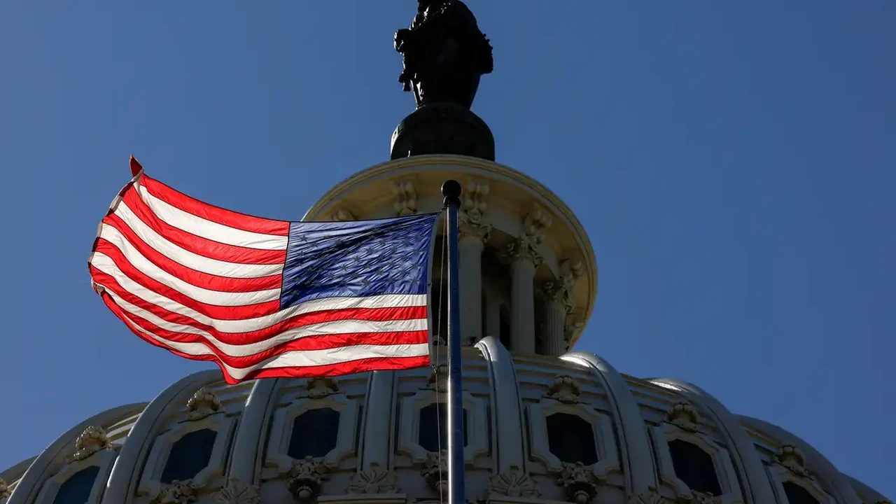 Republicanos avançam com proposta para evitar 'shutdown' apesar da oposição dos democratas