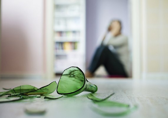 Justiça condena homem que matou esposa por interná-lo para tratar vício em álcool