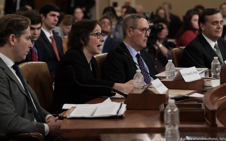 Juristas dizem haver base para impeachment de Trump