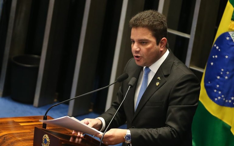 Mendes suspende julgamento de governador do Acre no STJ por 15 dias