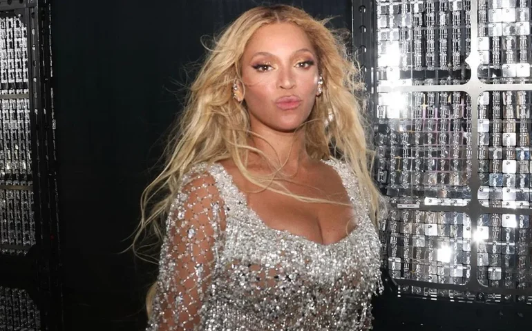 Beyoncé apoia Kamala Harris em defesa do direito ao aborto durante comício