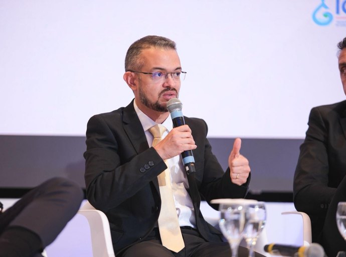 Presidente da Casal representa Alagoas em evento nacional sobre saneamento