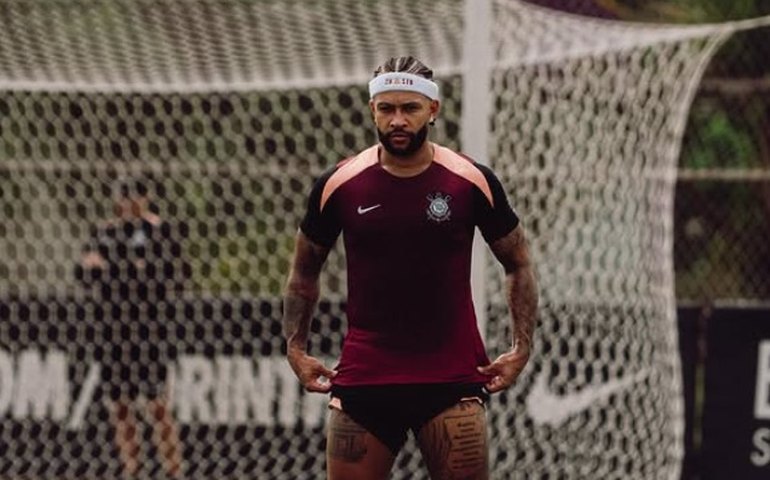 Memphis tem lesão muscular e vai viajar para fazer tratamento com seleção holandesa