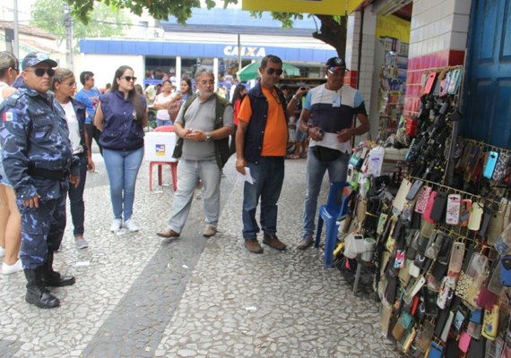 Fiscais da Seduo começam apreender mercadorias de vendedores irregulares em Arapiraca