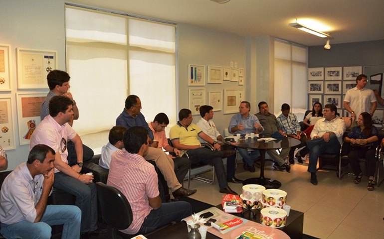 Renan pede e prefeitos adiam mobilização para depois da eleição