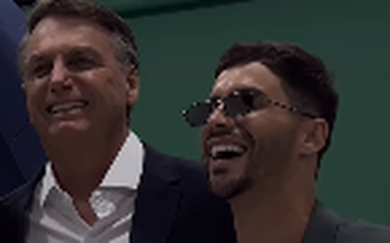 Maquiador anuncia fim temporário de loja que vende perfume 'Jair Bolsonaro' após golpes