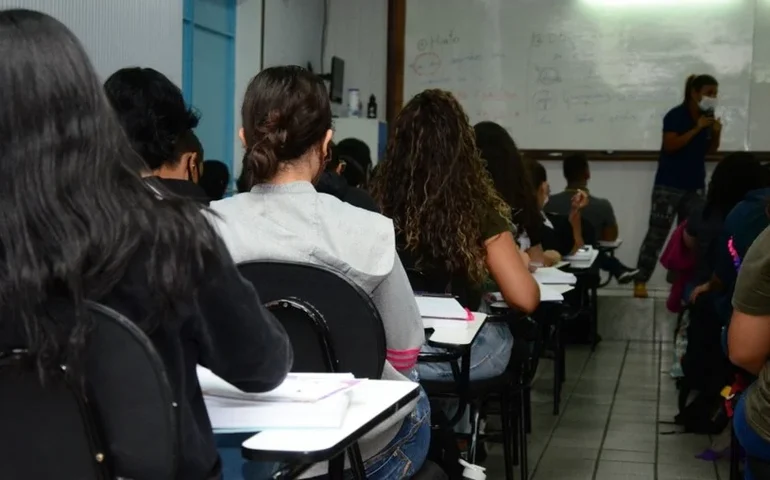 MEC prevê criar 'Mais Médicos' dos professores e bolsa do Pé-de-Meia para aluno de licenciatura