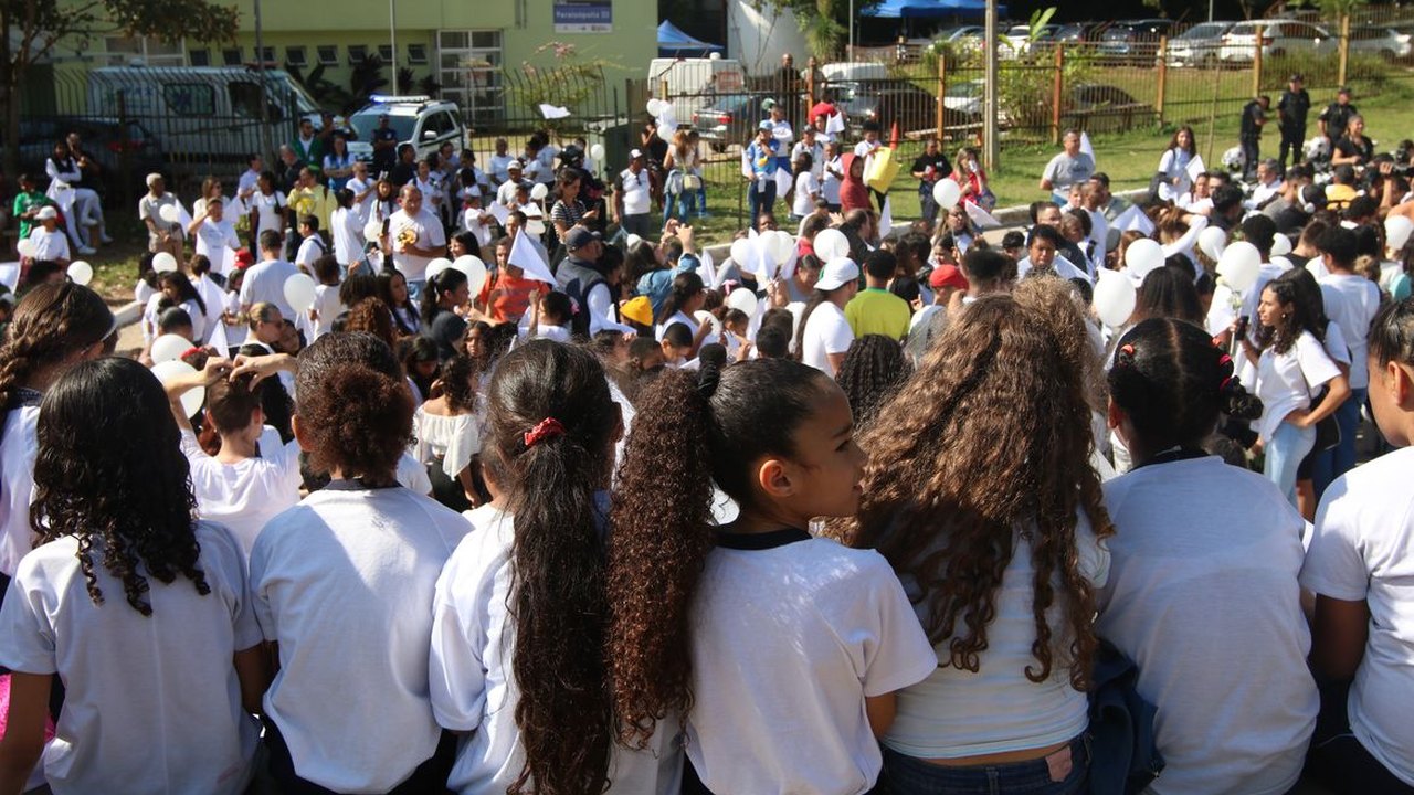 Congresso inclui política e direitos da cidadania no currículo escolar