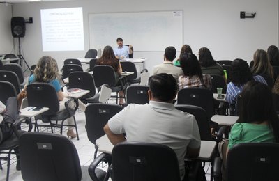 Juiz Helestron Costa capacita servidores sobre gestão de pessoas e processos