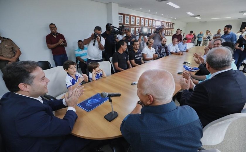 Governador dá primeiro passo para que o Estádio Rei Pelé receba jogos da Série A