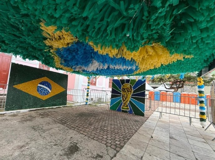 Alurb transforma mais de 50 mil tampinhas em painéis da Seleção Brasileira e do sonho do hexa no São João Massayó
