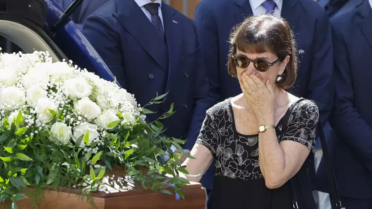 Marido de ministra italiana é sepultado após ser encontrado morto em lago