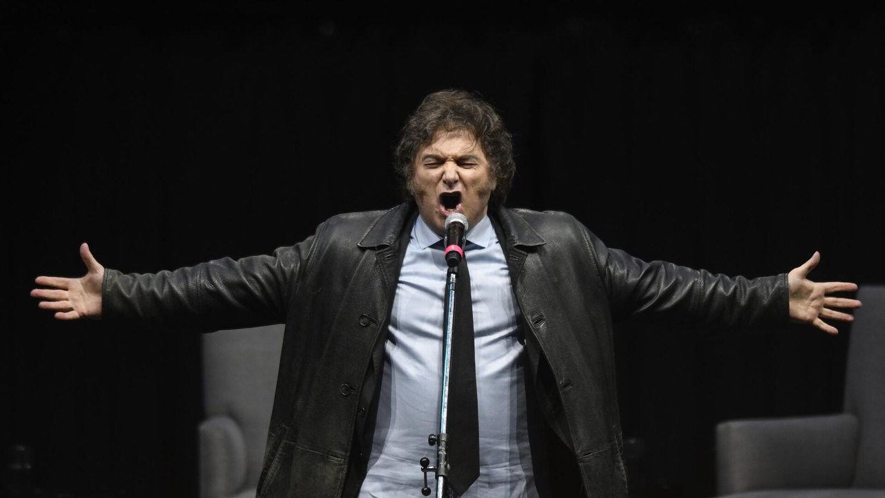 Análise: Milei avança no autoritarismo com o apoio de jovens que não viveram a ditadura argentina