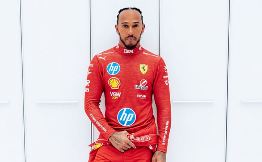 Hamilton pilota Ferrari pela 1ª vez e se emociona: 'Um dos melhores sentimentos da minha vida'