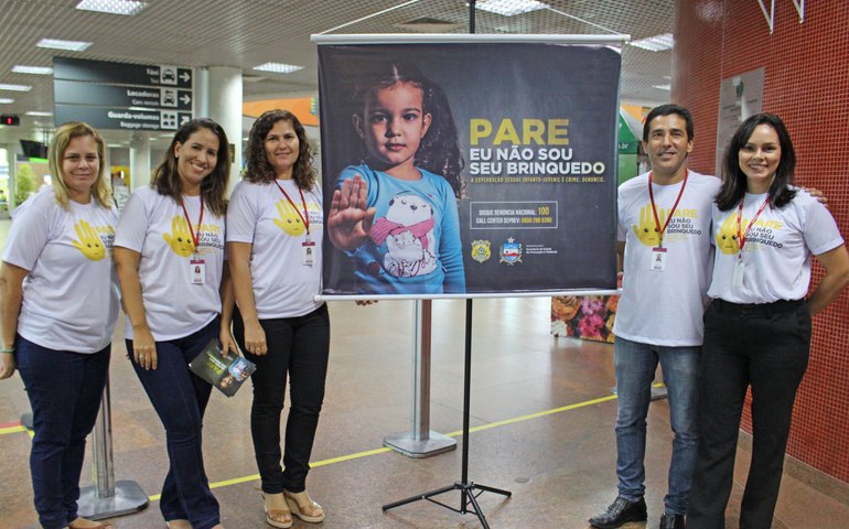 Turistas são orientados sobre violência sexual contra crianças e adolescentes