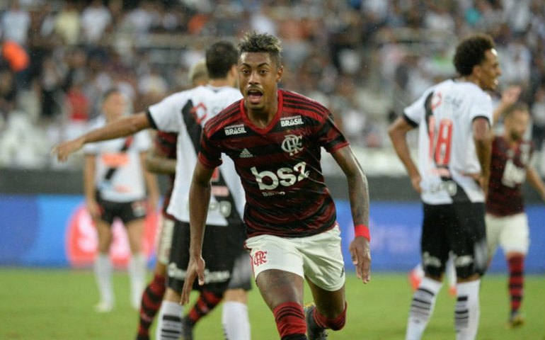 Com 2 de Bruno Henrique, Flamengo bate o Vasco e se aproxima do título carioca