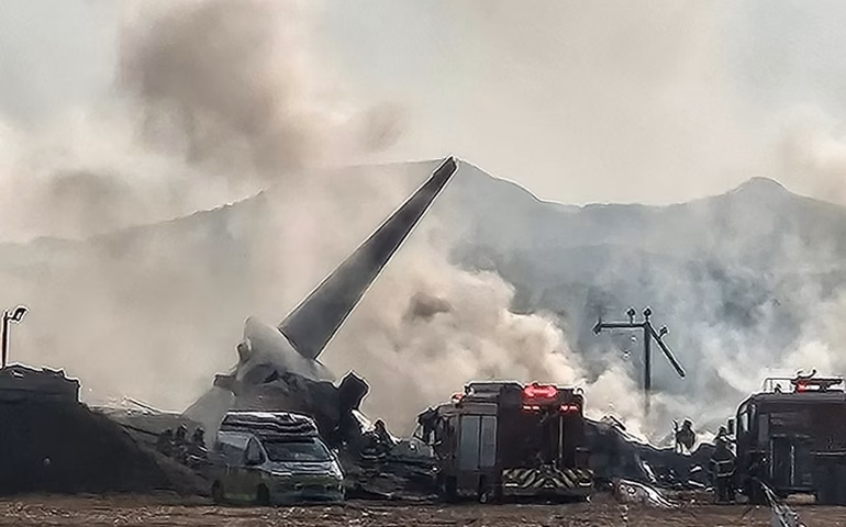 Apenas duas pessoas sobrevivem a acidente de avião na Coreia do Sul