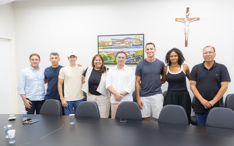 Prefeito Luciano recebe os campeões brasileiros de taekwondo Ícaro e Raiany