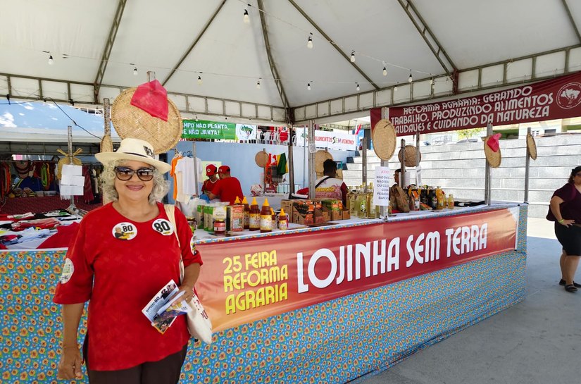 Lenilda Luna defende Reforma Agrária e fortalecimento da agricultura familiar em visita à Feira do MST