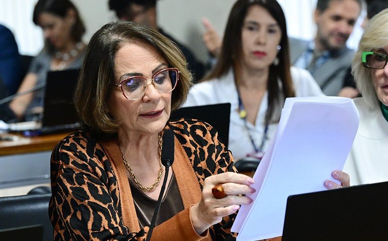 Damares pede prorrogação de CPMI e prisão domiciliar para Jair Bolsonaro