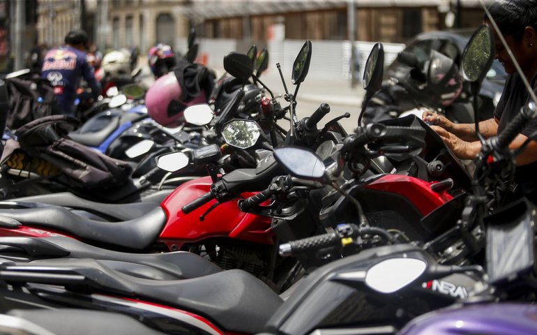 Justiça suspende novamente serviços de motos por aplicativo em SP