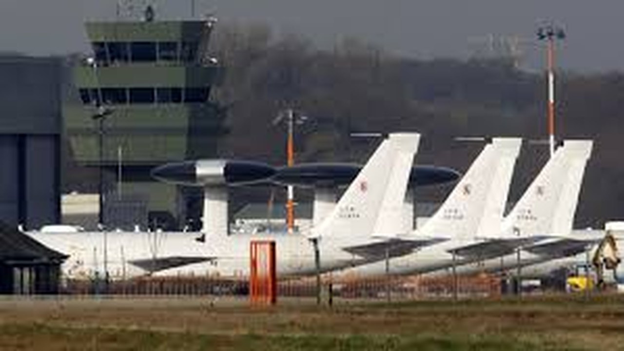 Base aérea da Otan reforça segurança devido a 'ameaça potencial'