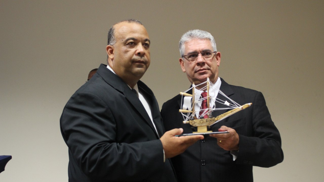 Secretário Alexandre Lages recebe homenagem de Policiais Militares e Bombeiros Militares