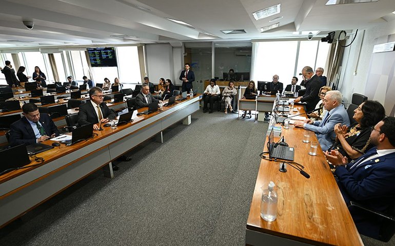 Política Nacional da Juventude é aprovada na CCJ