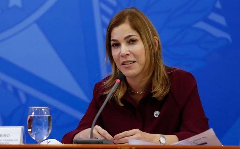 Mayra Pinheiro entra com pedido no STF para ficar em silêncio na CPI