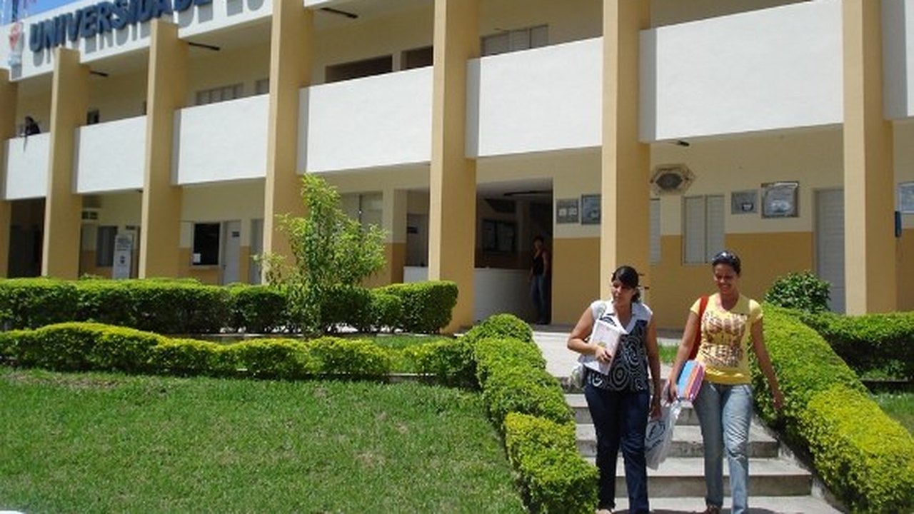 Uneal realiza bazar universitário em Arapiraca