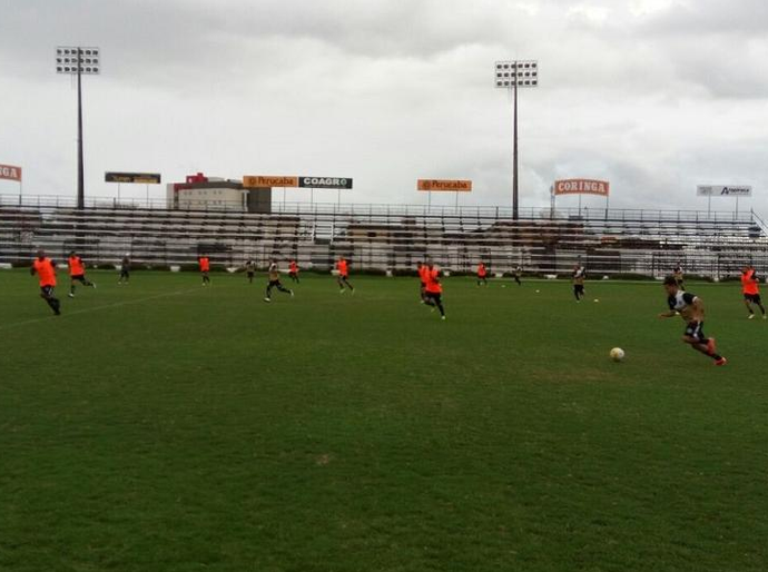 Visando o confronto decisivo contra o Genus, técnico Betinho esboça o time titular