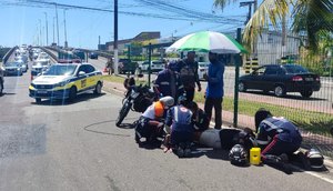 Fiação elétrica cai e causa acidente de moto na Zona Sul de Aracaju